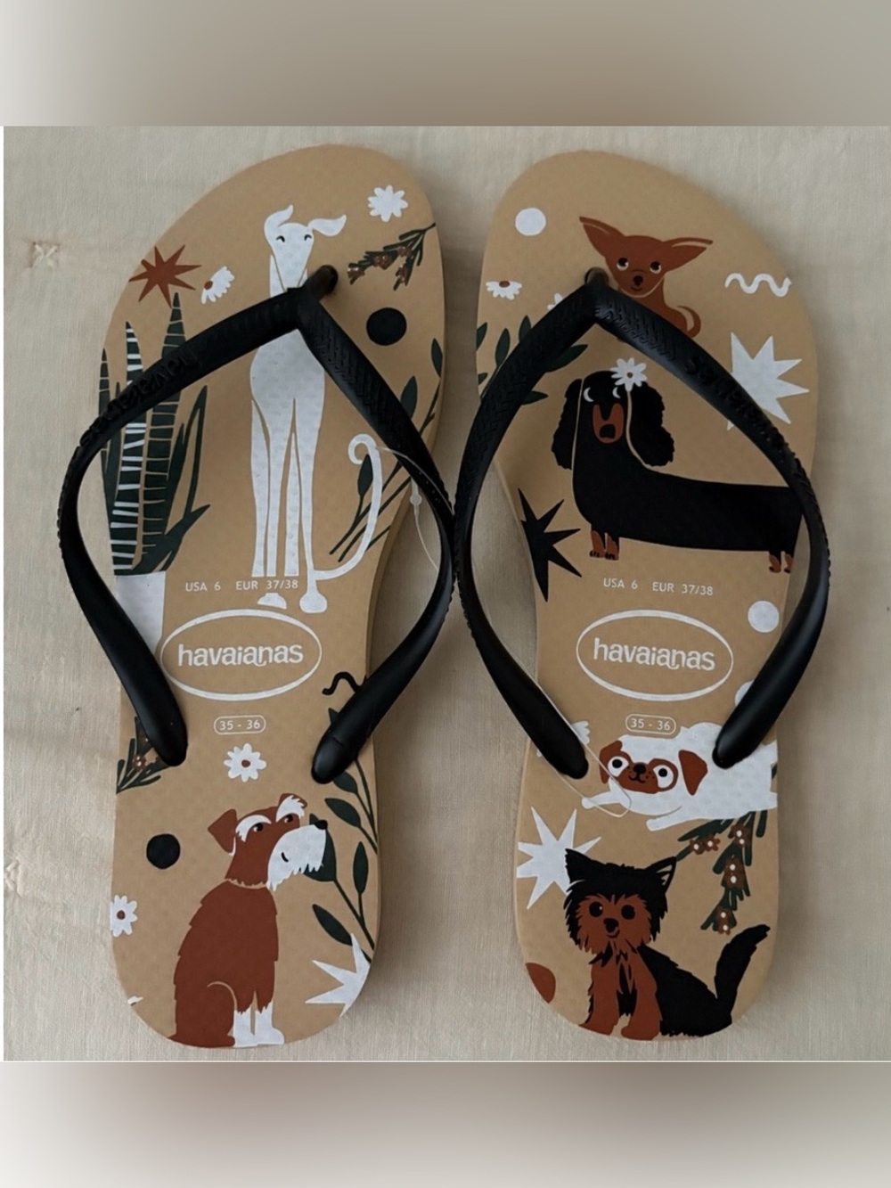 NWOT Havaianas Dog Print Flip Flops, size 9-10
